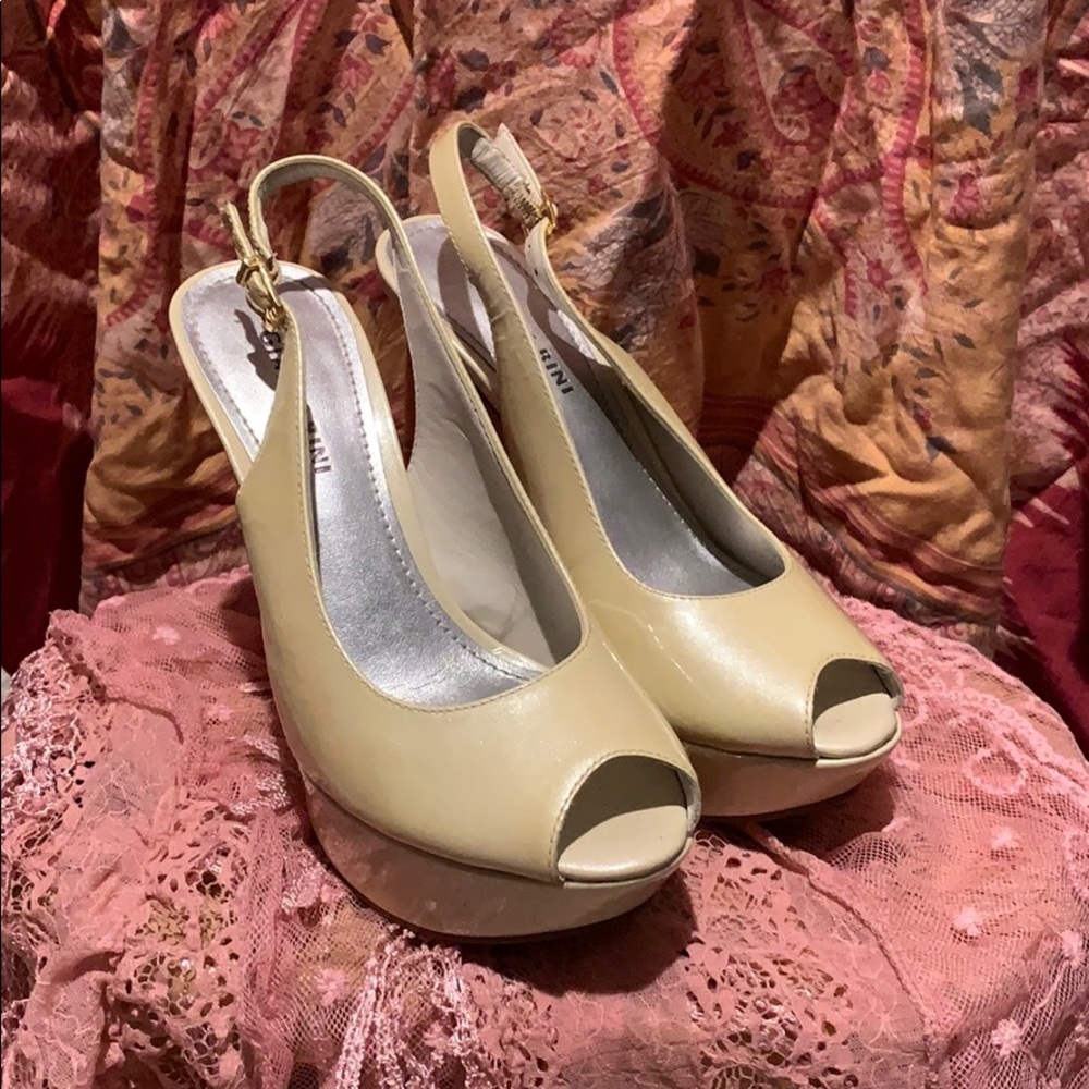 🦋5 for $15 item!Opalescent Gianni Bini heels